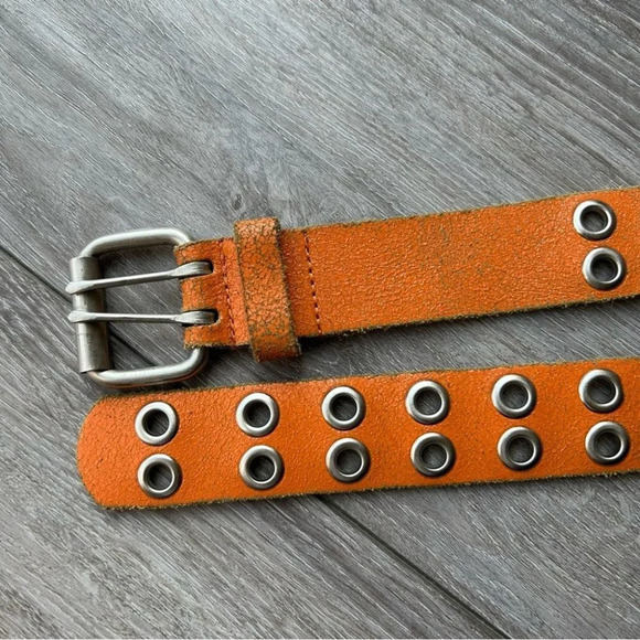 Aldo Distressed  Leather Eyelet Belt Made in Canada - Picture 9 of 11